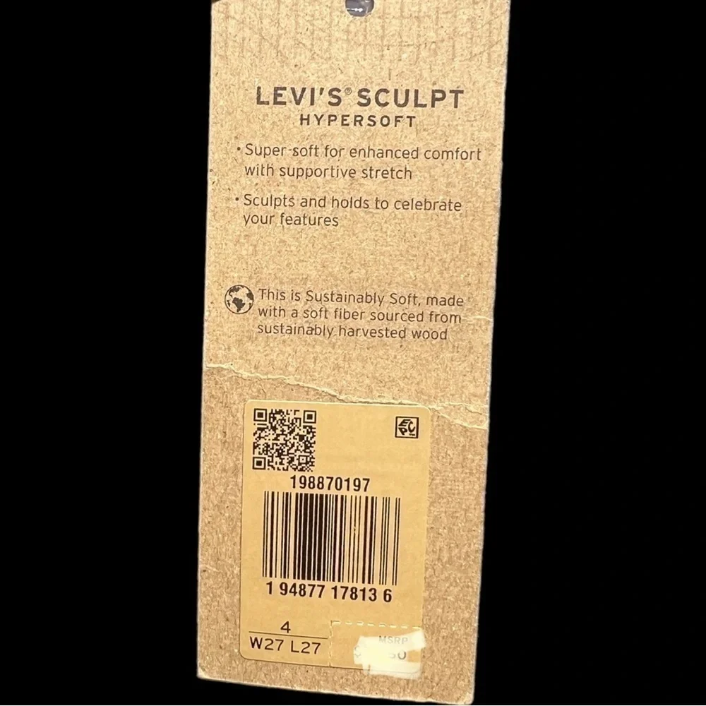 🌻NEW (w/tags) Levi's Light Wash Boyfriend Jeans Women's Size 4 or 27
